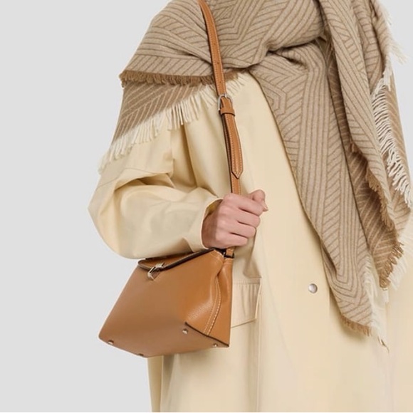 Toteme T-Lock Top Handle Bag in Pebble Grain Leather - Picture 4 of 5